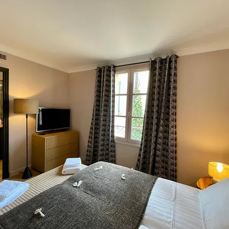 Coeur De Saint-Tropez - 2 Chambres - Terrasse - Parking Apartment